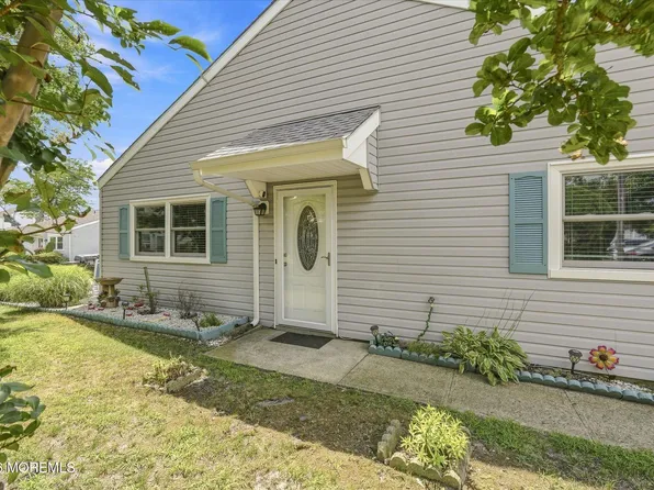 9 Gibraltar Court, Barnegat, NJ 08005