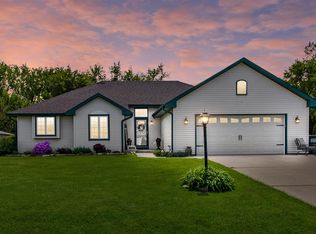 2095 W Jonathan Dr, Oak Creek, WI 53154