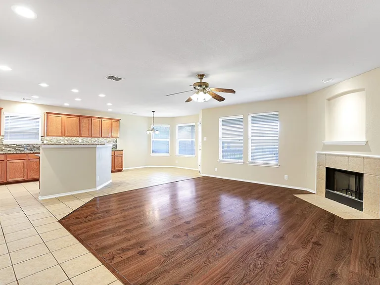 9610 Discovery Dr — Photo 5