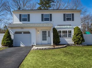 38 Roosevelt Ave, Selden, NY 11784