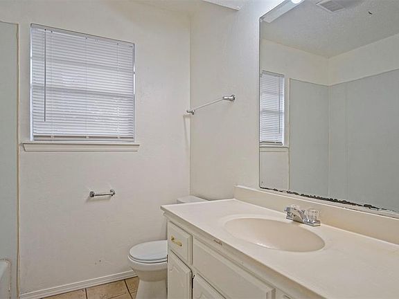 5th image of 904 Glenwood Dr