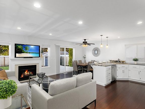5th image of 825 126th Street Ct E