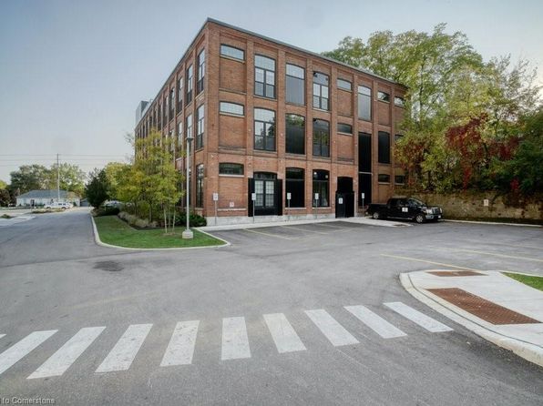 24 Cedar St #303, Cambridge, ON N1S 0B2