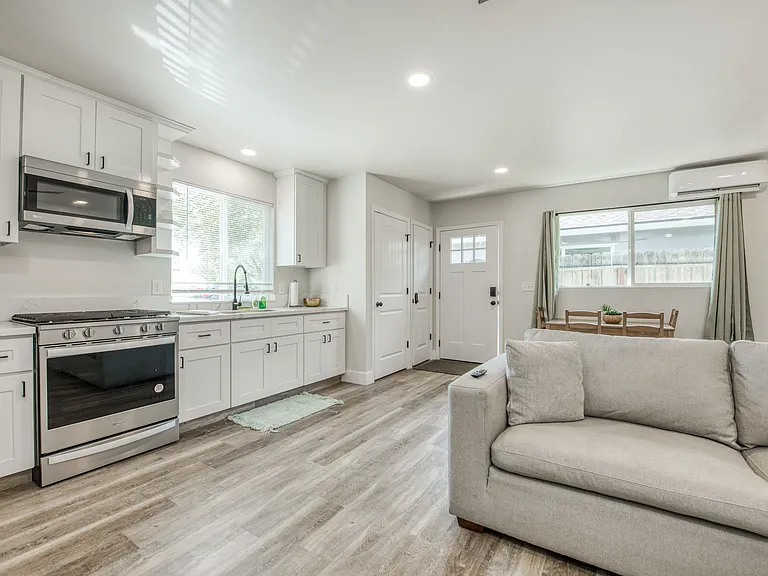 5529 N Feland Ave — Photo 3