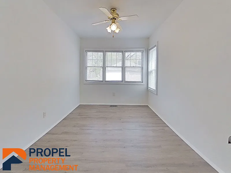 3 bed, 1.0 bath, 1200 sqft, $1,500 — Photo 4