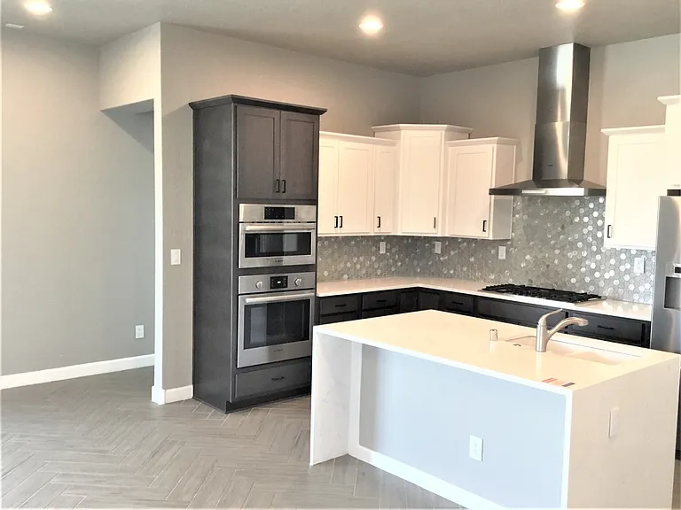2406 Lynn Rd SE — Photo 2