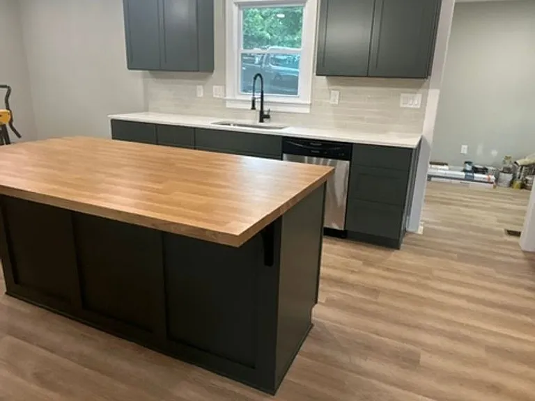 201 Meadors Ave — Photo 2