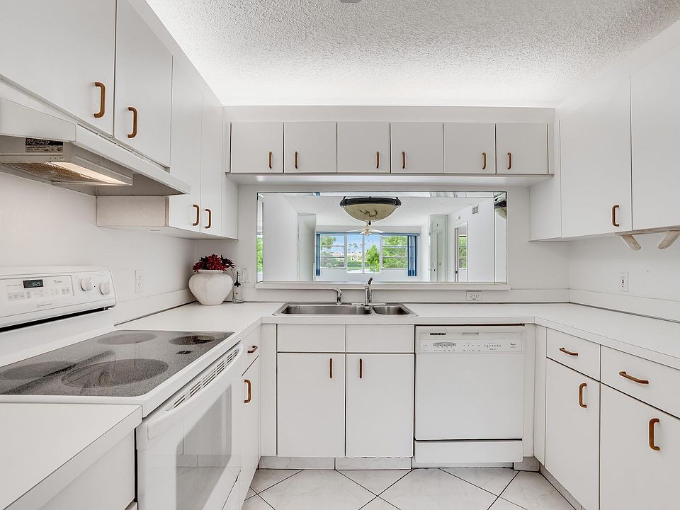 1st image of 7428 N Devon Drive #207