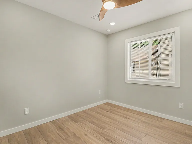 319 Dunham St — Photo 8