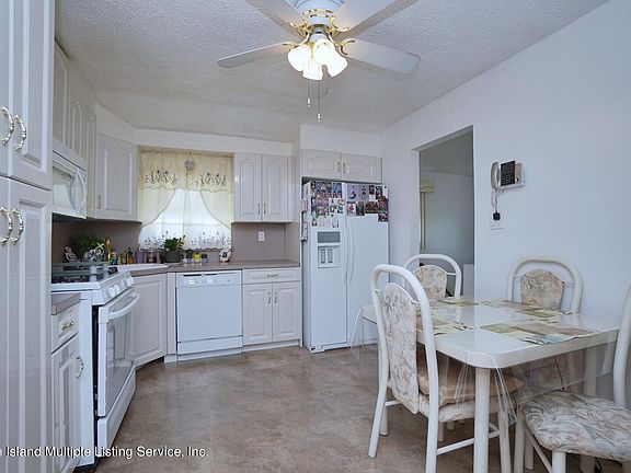3rd image of 742 Armstrong Ave