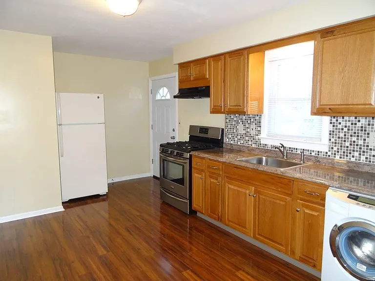 66 Grove Ave #66B — Photo 3