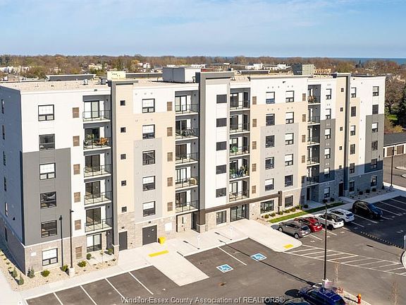 3rd image of 190 Main St E #203