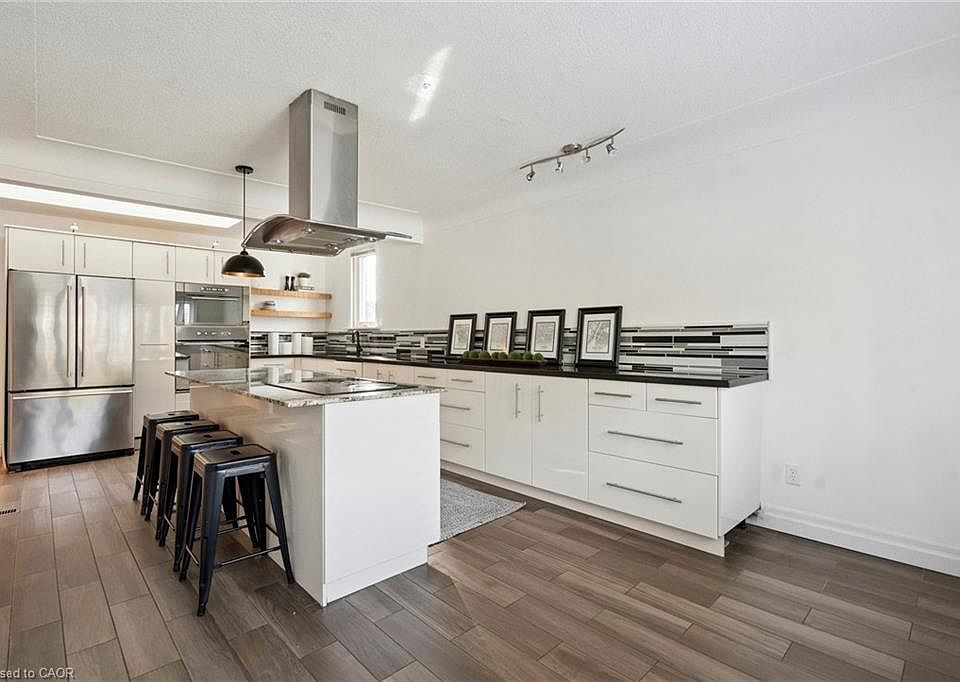 1st image of 211 Rosedale Ave