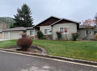 295 Penny Ln, Shady Cove, OR