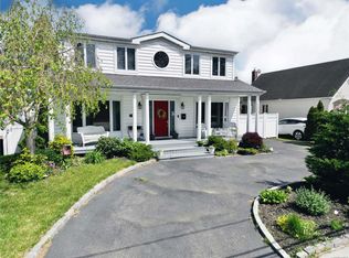 95 Doris Ave, Franklin Square, NY 11010