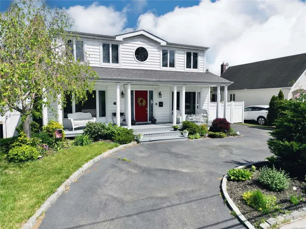 95 Doris Avenue, Franklin Square, NY 11010