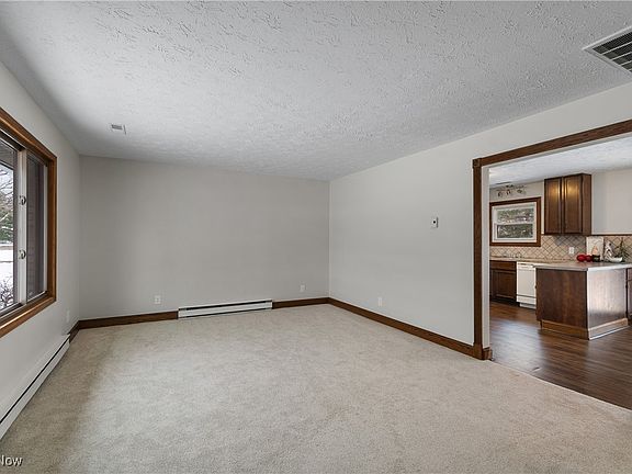 4th image of 3030 Center Ave