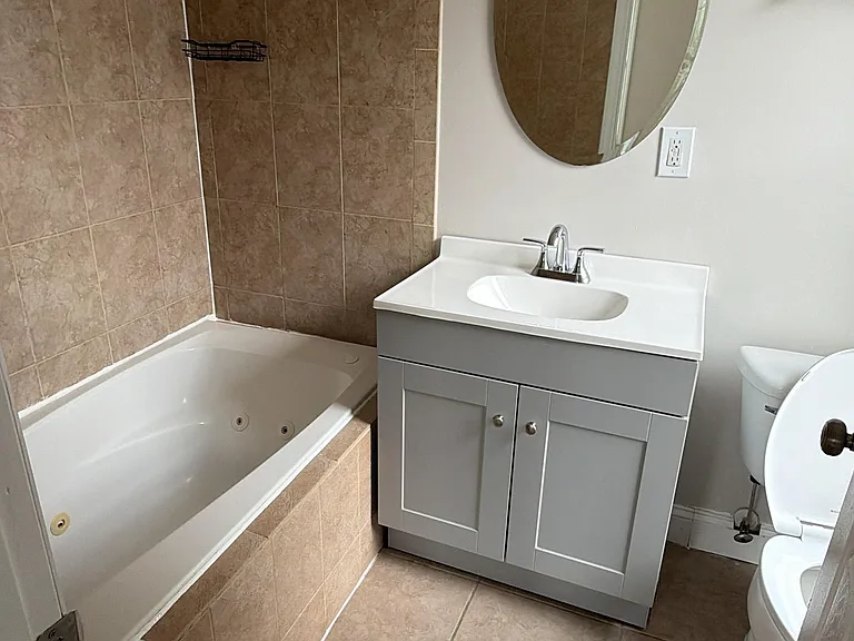 211 N Streeper St — Photo 5