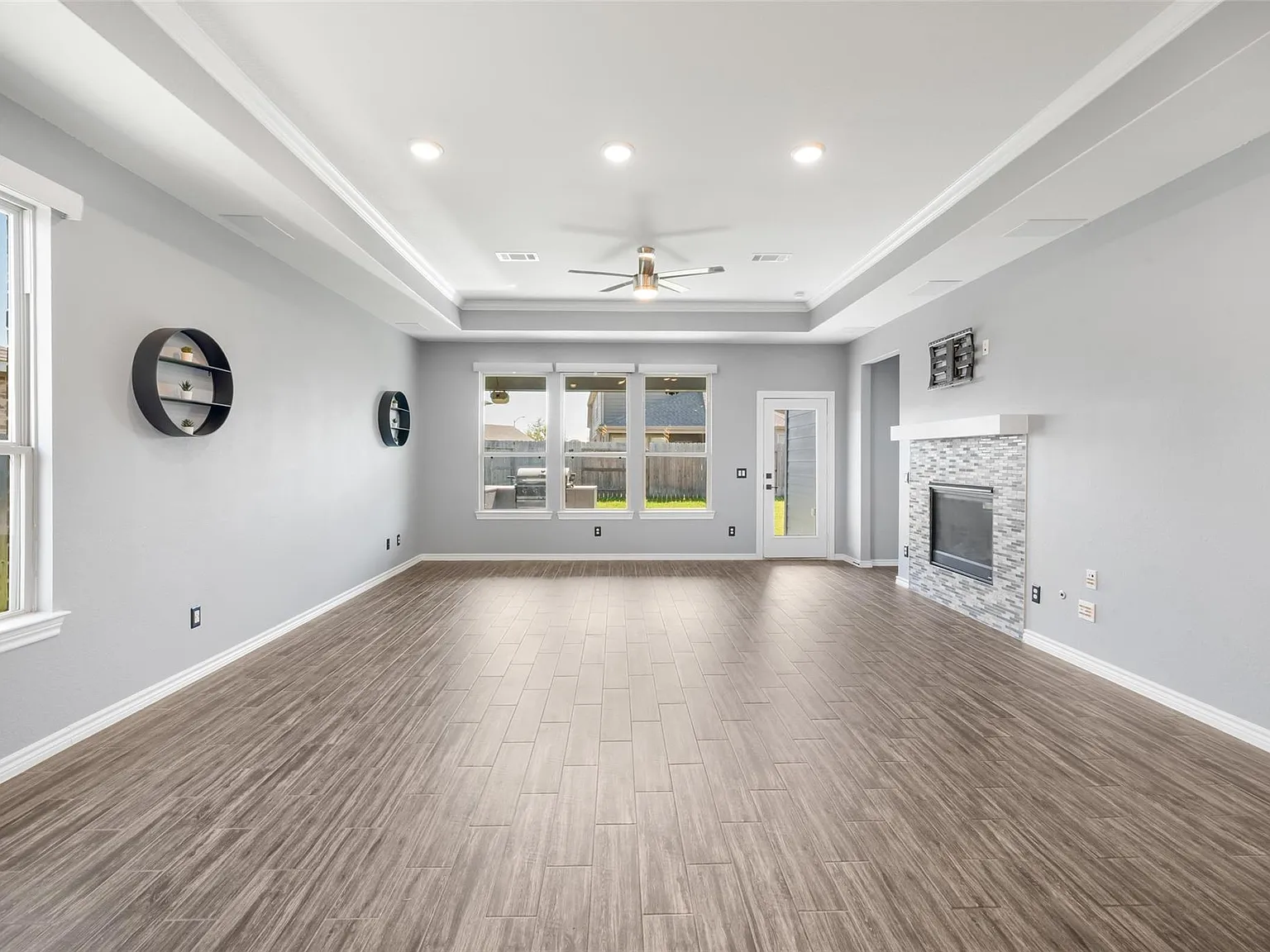 3 bed, 2.0 bath, 1809 sqft, $2,350 — Photo 1