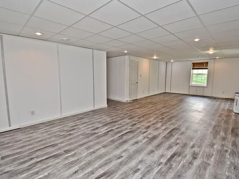 557 Marco Way — Photo 41