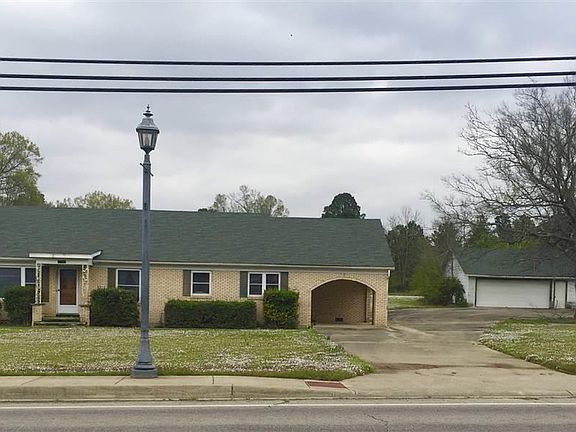 3rd image of 704 E Broadway