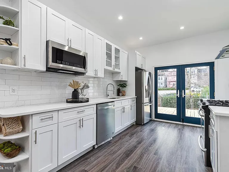 1630 N Bond St — Photo 12