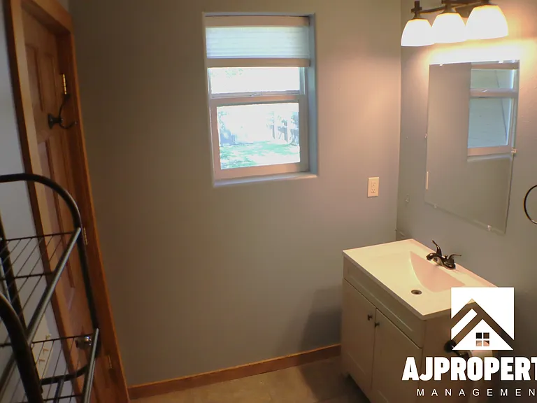 1305 S Norton Ave — Photo 10