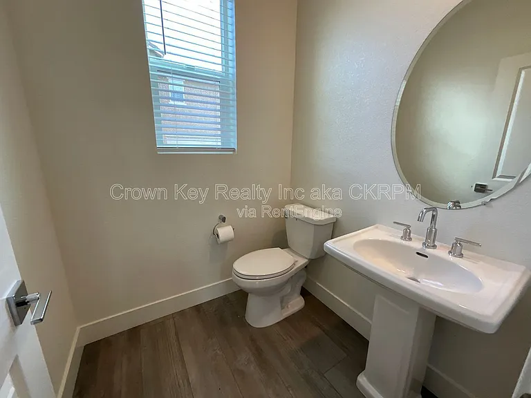 2090 Daimler St — Photo 11