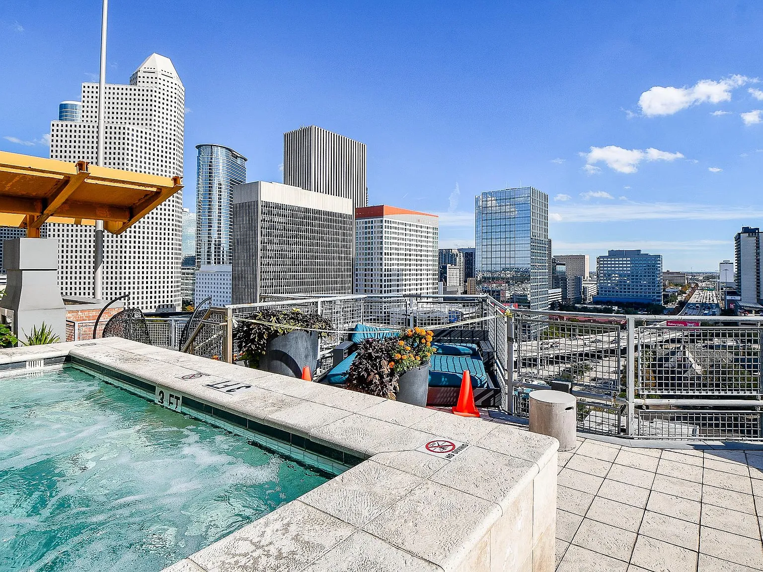 1 bed, 1.5 bath, 1170 sqft, $2,300 — Photo 3