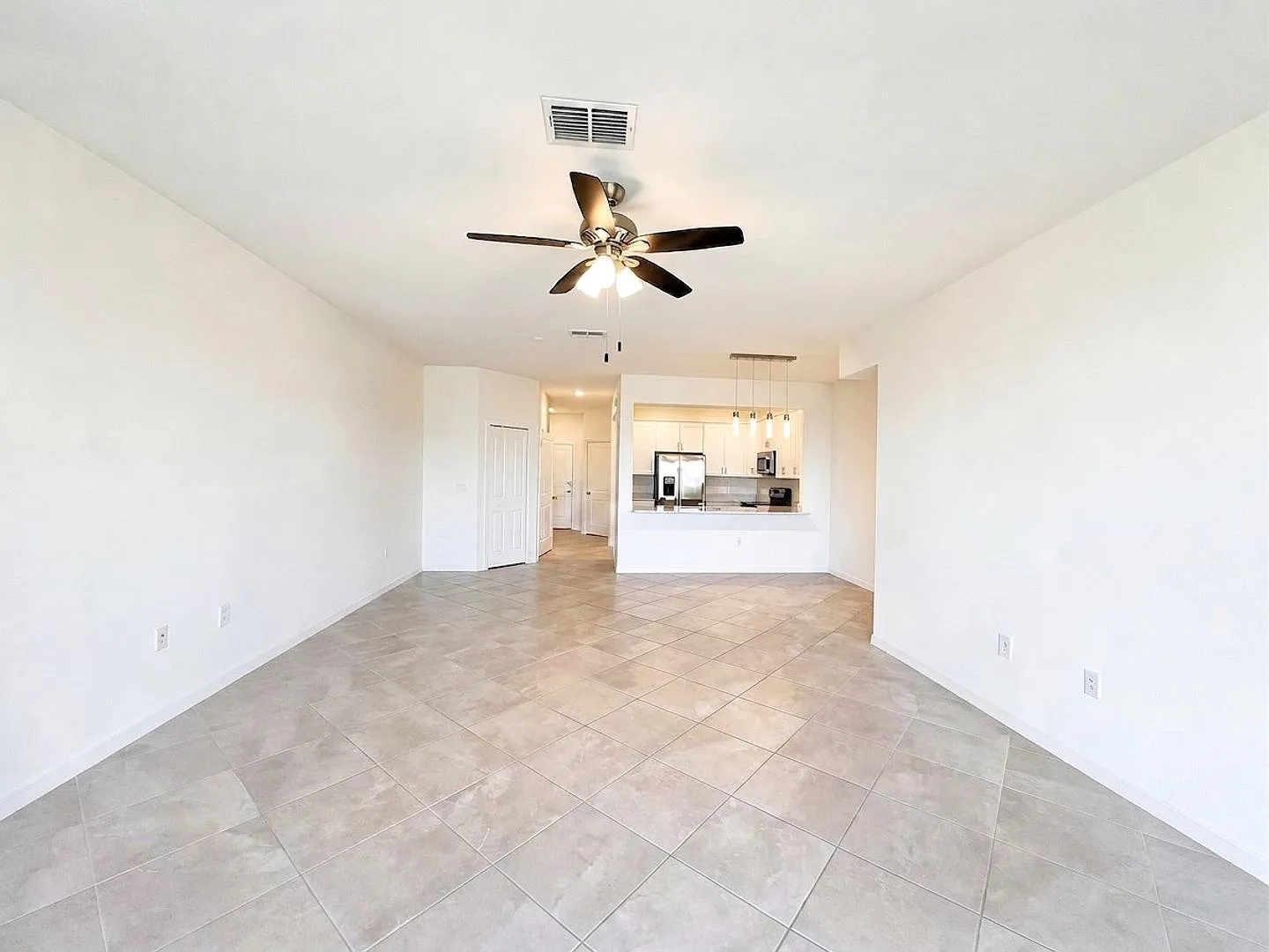 Annual lease, 3-bedroom, 2.5-bathroom townhome in Orange Blossom Ranch — Photo 3
