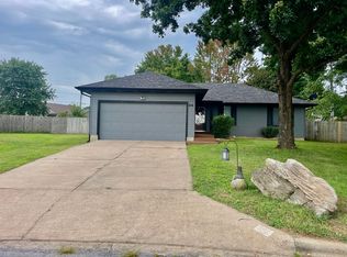 616 E Barbara Ct, Nixa, MO 65714