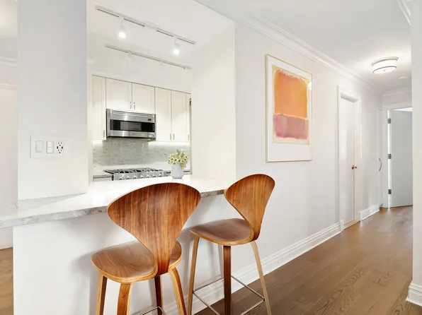 555 Main Street image 3 of 12