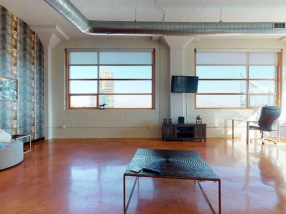 4th image of 309 E Market St Unit 401