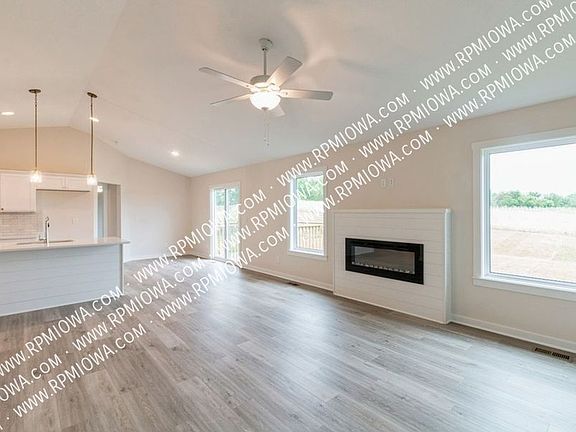3rd image of 510 E Vista Lake Ave