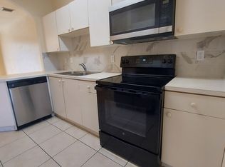 636 E Mowry Ct, Homestead, FL 33030