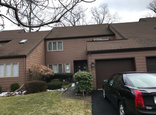 23 S Bayard Ln, Mahwah, NJ 07430