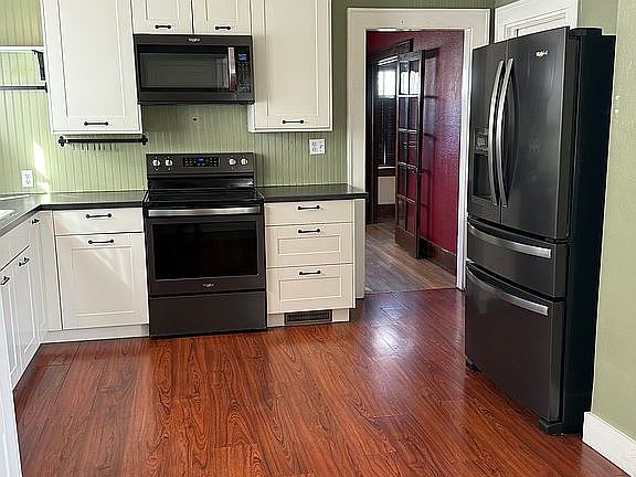 4th image of 600 Albany St