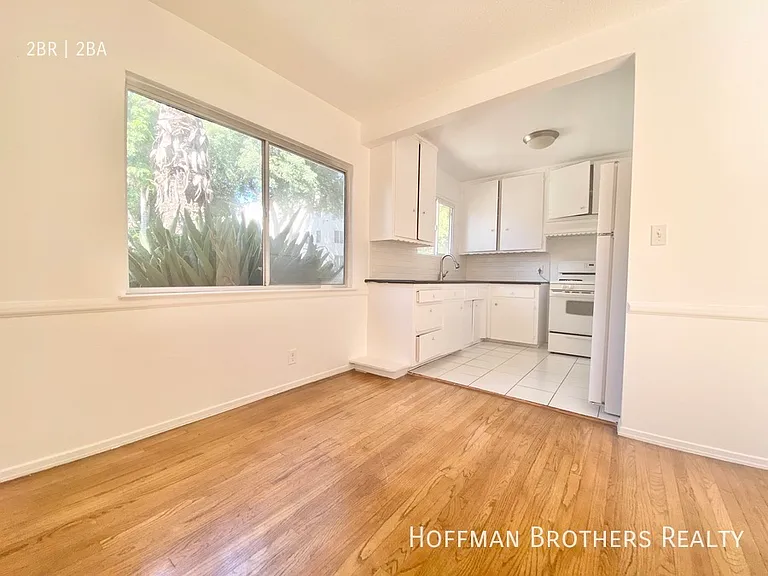 1162 N Orange Grove Ave #1 — Photo 2