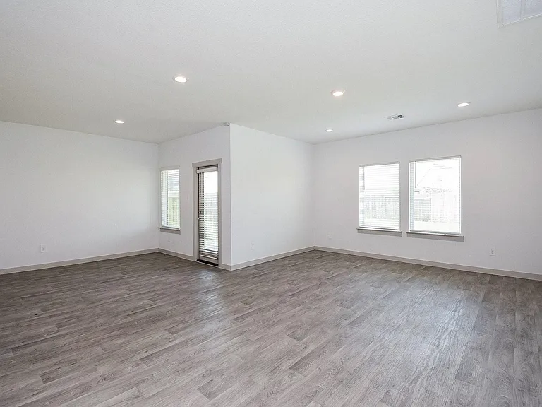 8030 Milam Ln — Photo 2
