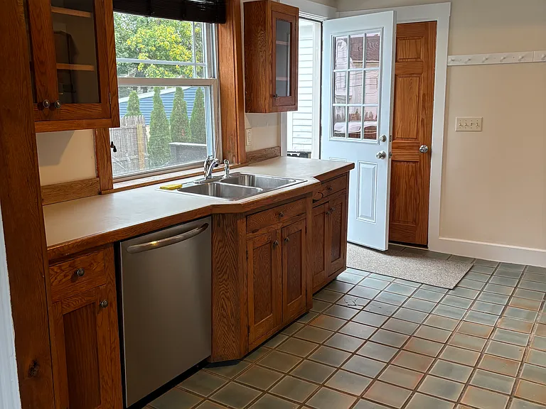 14 Suffolk St #1 — Photo 1