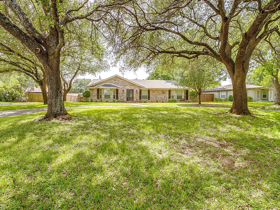 1st image of 802 Shady Creek Dr