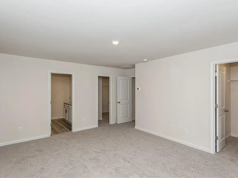 668 Mackenzie Cv — Photo 19