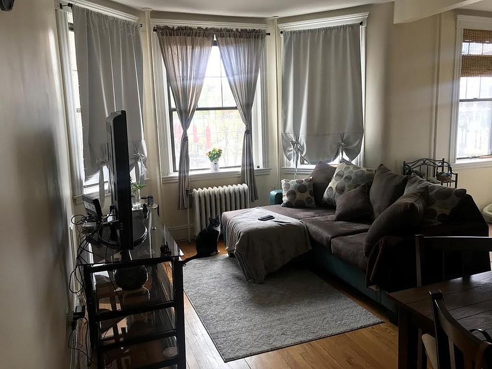 2nd image of 2 Sutherland Rd APT 25