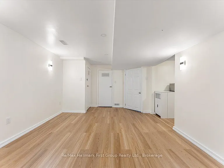 121 Ribblesdale Dr — Photo 8