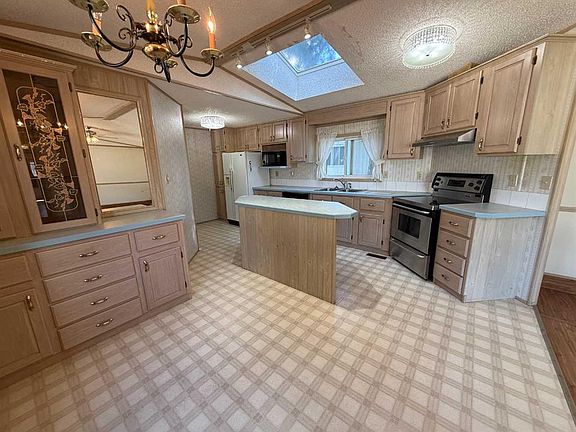 5th image of 700 Carmichael Ln #402