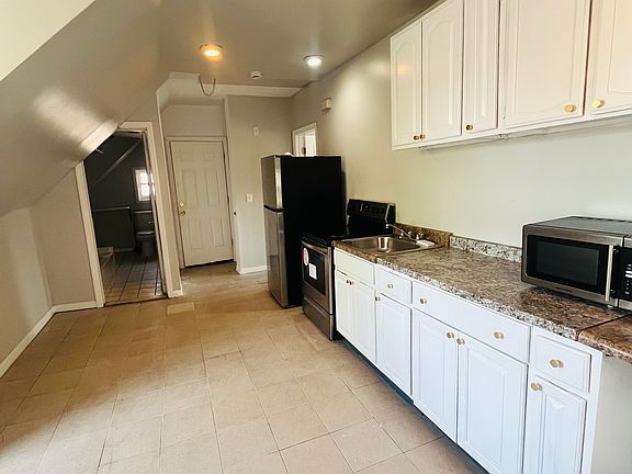 3rd image of 82 Peabody Pl #3