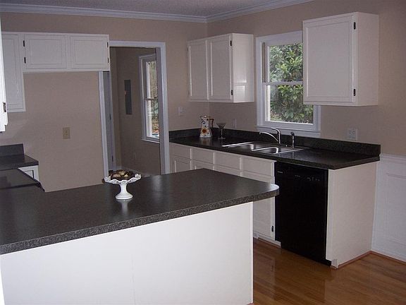 5th image of 1638 Lakewood Dr W