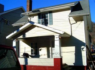 610 1st Ave, Montgomery, WV 25136