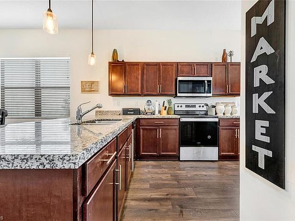 4th image of 5541 Aquila AVE