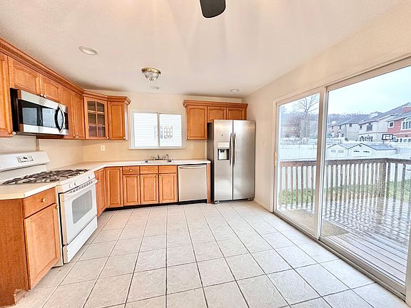 3rd image of 902 Rockland Ave #1F2F